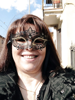carmela - matura esibizionista di modena