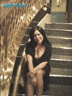 MILF - MATURE  ESIBIZIONISTE