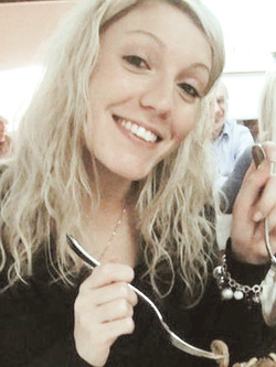 fedora - hostess esibizionista parma