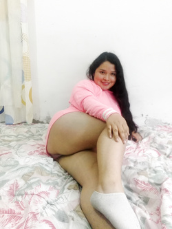 Latina con hermosas piernas rico culo