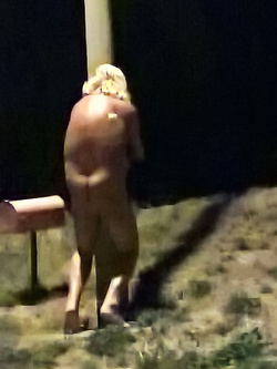 Oca schiava prostituta - 3285932523 - Batto vicino a palo -