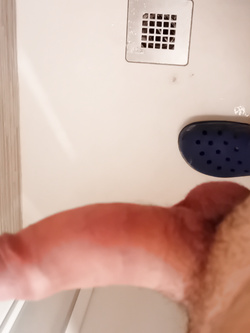 Il mio cazzo davanti allo specchio