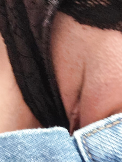 La coppia di nudisti finisce con un bocchino e una sborrata esplosiva