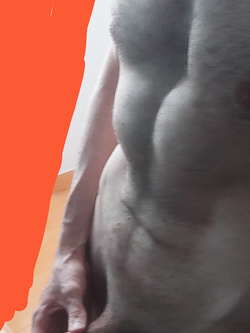 Condivido un po' di foto del mio cazzo con voi
