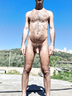 Bel uomo peloso...............