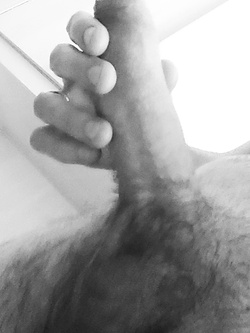 Ancora arrapato e solo nel mio letto