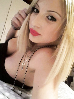 Selfie hot della bionda italiana 20enne da scopare
