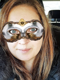 donne in maschera - il fantastico senso del mistero