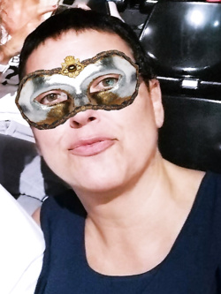 donne in maschera - il fantastico senso del mistero