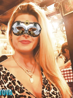 donne in maschera - il fantastico senso del mistero