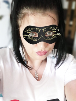 donne in maschera - il fantastico senso del mistero