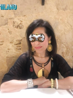 donne in maschera - il fantastico senso del mistero