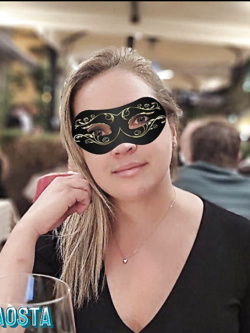 donne in maschera e non - situazioni reali -scambismo