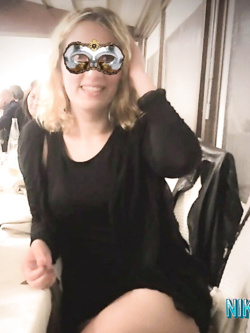 donne in maschera e non - situazioni reali -scambismo