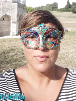 donne in maschera e non - situazioni reali -scambismo