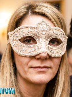 donne in maschera e non - situazioni reali -scambismo
