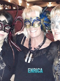 donne in maschera e non - situazioni reali -scambismo