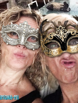 donne in maschera e non - situazioni reali -scambismo