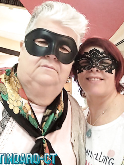 donne in maschera e non - situazioni reali -scambismo