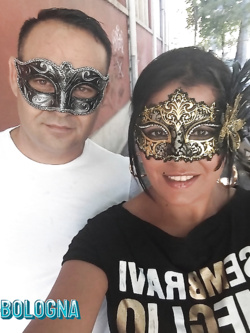 donne in maschera e non - situazioni reali -scambismo