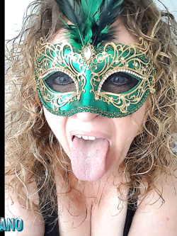 donne in maschera e non - situazioni reali -scambismo