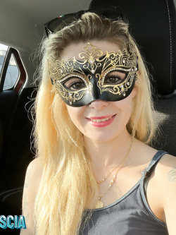 donne in maschera e non - situazioni reali -scambismo