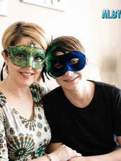 donne in maschera e non - situazioni reali -scambismo