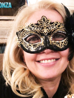 donne in maschera e non - situazioni reali -scambismo