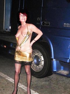 Troia matura esibizionista