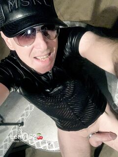 Lenny52 in un servizio fotografico nel suo sex club