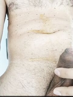 Mi piscio e mi sborro addosso