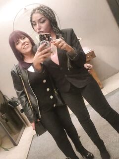 Tonia mangia sperma insieme alla figlia