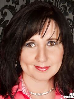 Michaela fa sborrare ogni cazzo, sia orale, vaginale o anale